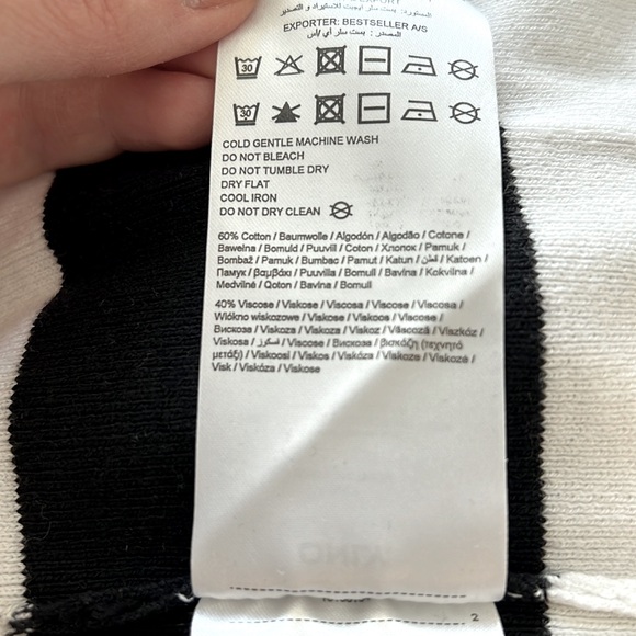 Black and white sweater - Picture 4 of 4